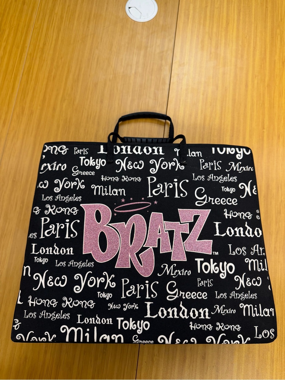 BRATZ World Tour Doll Travel Carrying Case Bag Black Pink Sparkle 2003